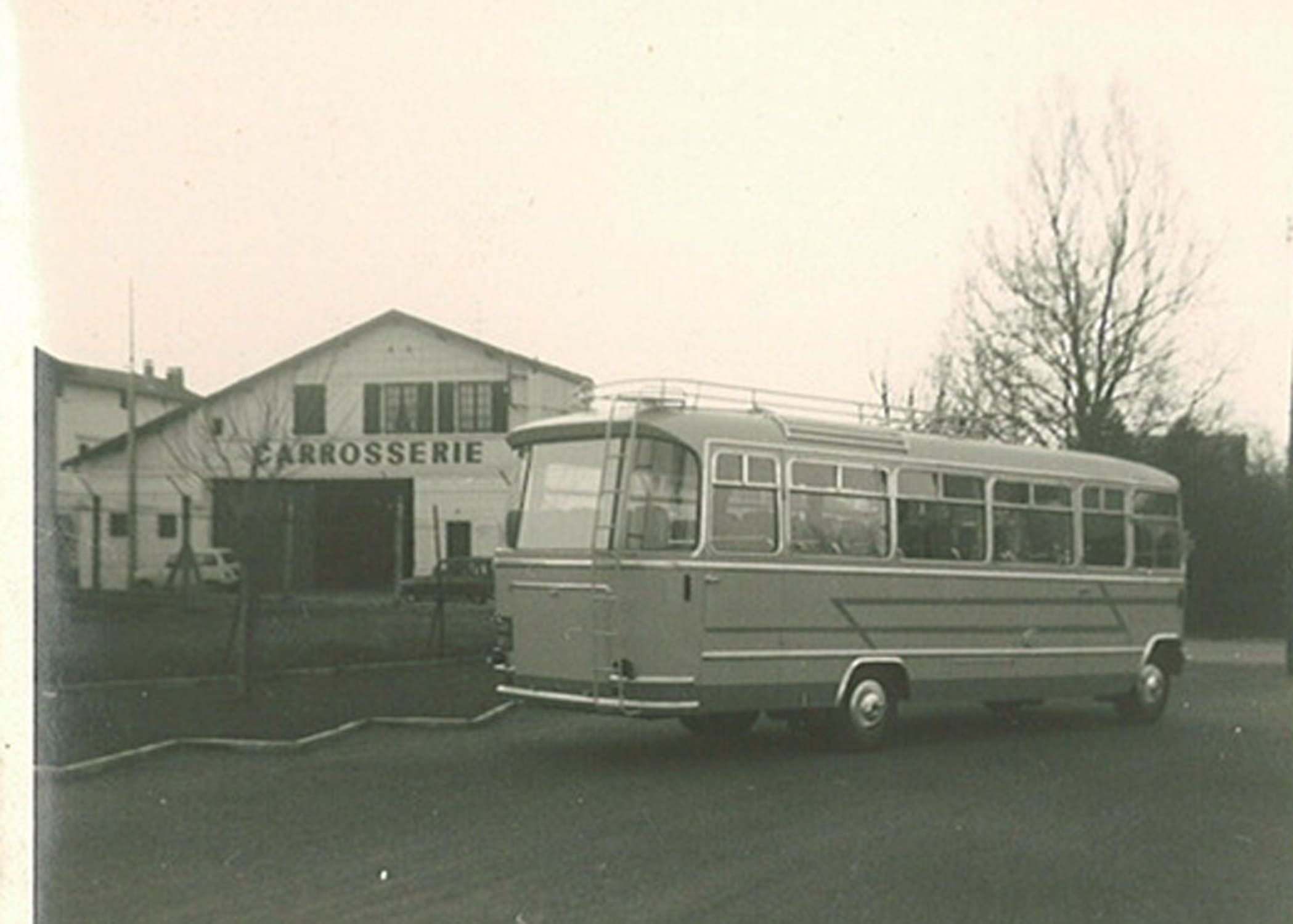 Un bus devant la carrosserie ESPEROU-BODOIRA en 1958