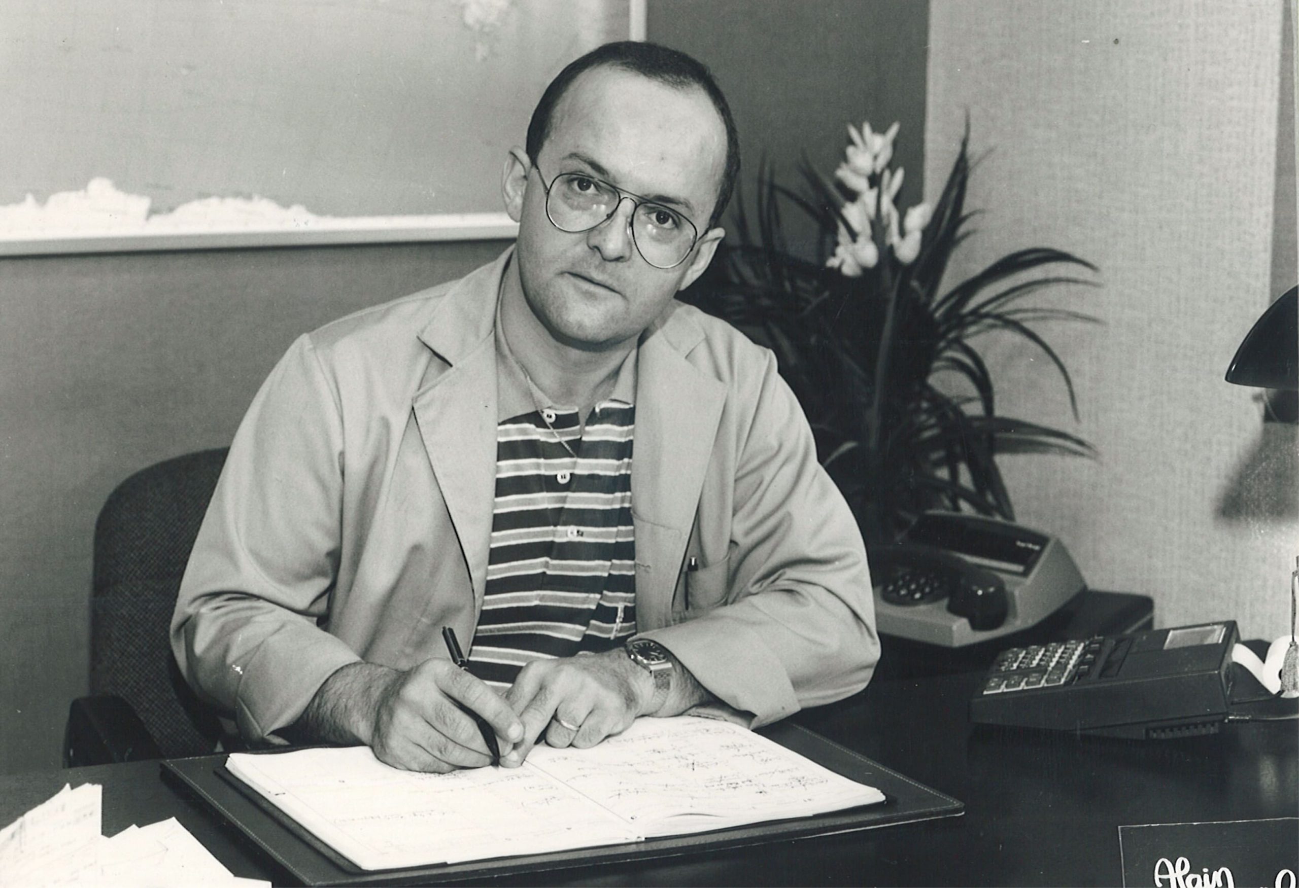 Serge Bodoira à son bureau en 1980